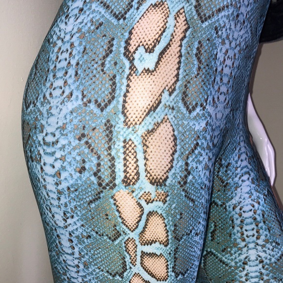 SALE! Snake Print Leggings - Picture 6 of 7